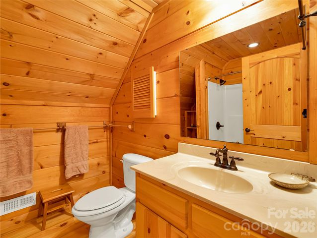 586 Tanglewood Lane, Saluda, NC 28773