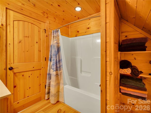 586 Tanglewood Lane, Saluda, NC 28773