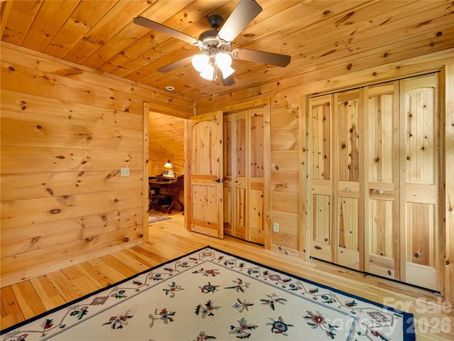 586 Tanglewood Lane, Saluda, NC 28773
