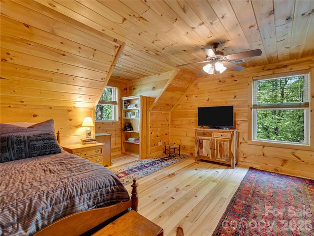 586 Tanglewood Lane, Saluda, NC 28773
