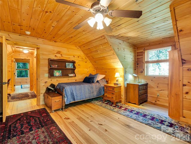 586 Tanglewood Lane, Saluda, NC 28773