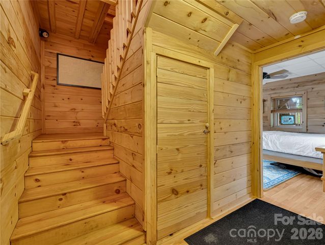 586 Tanglewood Lane, Saluda, NC 28773