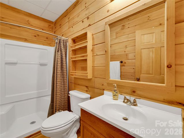 586 Tanglewood Lane, Saluda, NC 28773