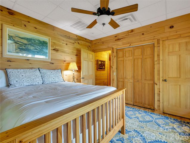 586 Tanglewood Lane, Saluda, NC 28773