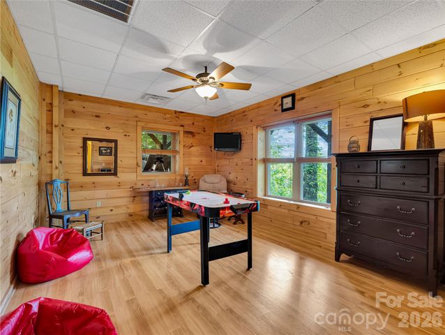 586 Tanglewood Lane, Saluda, NC 28773