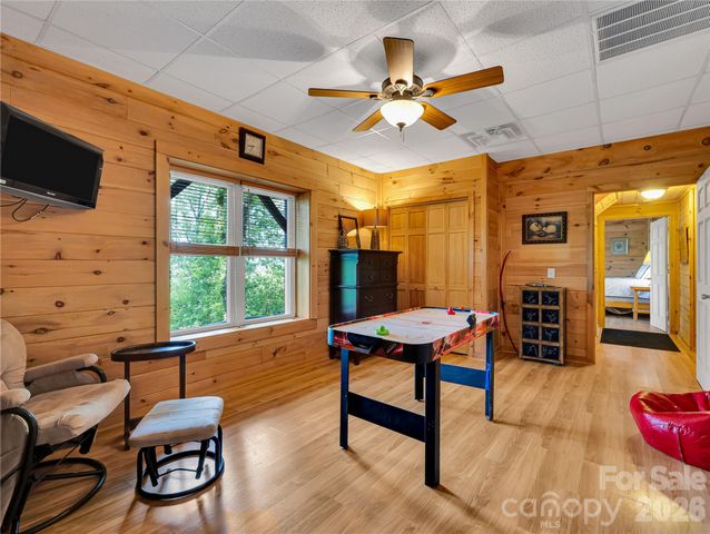 586 Tanglewood Lane, Saluda, NC 28773