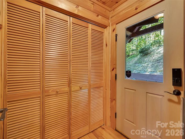 586 Tanglewood Lane, Saluda, NC 28773