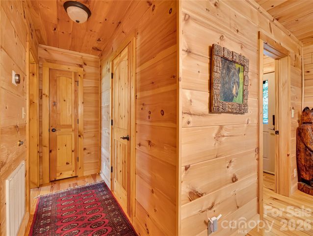586 Tanglewood Lane, Saluda, NC 28773