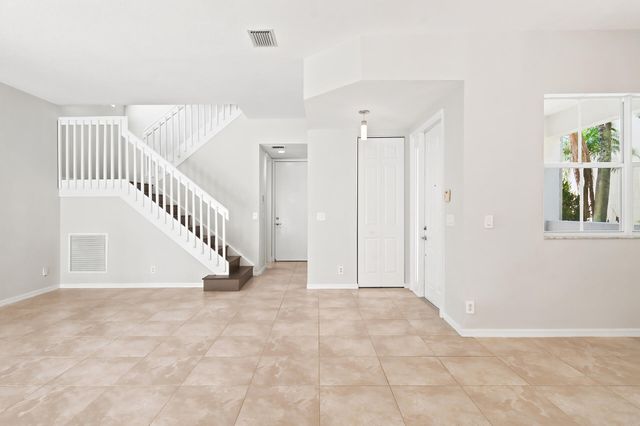 207 Isle Verde Way, Palm Beach Gardens, FL 33418