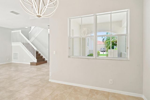 207 Isle Verde Way, Palm Beach Gardens, FL 33418