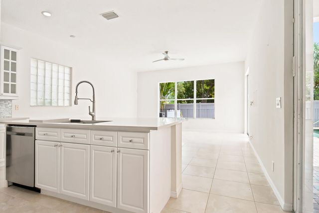 207 Isle Verde Way, Palm Beach Gardens, FL 33418