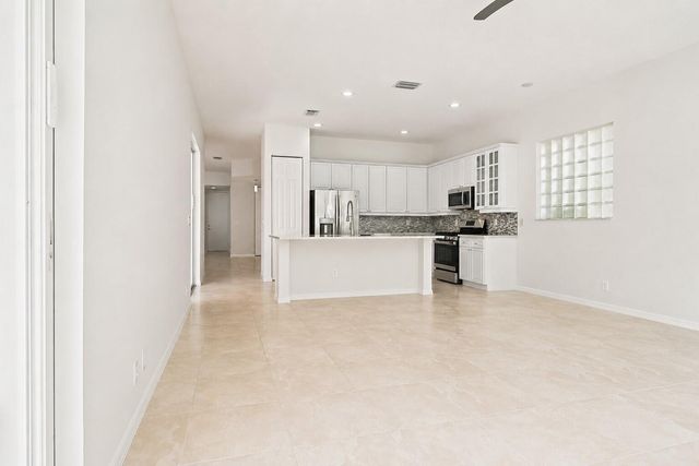 207 Isle Verde Way, Palm Beach Gardens, FL 33418