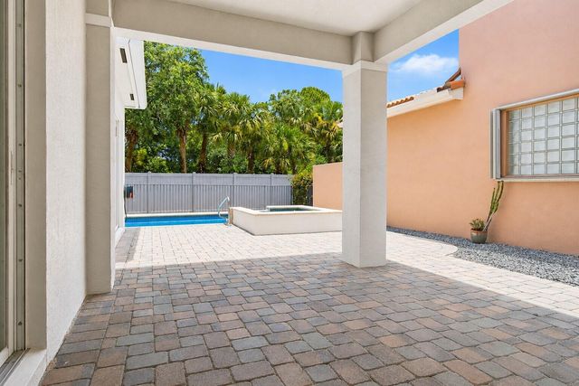 207 Isle Verde Way, Palm Beach Gardens, FL 33418