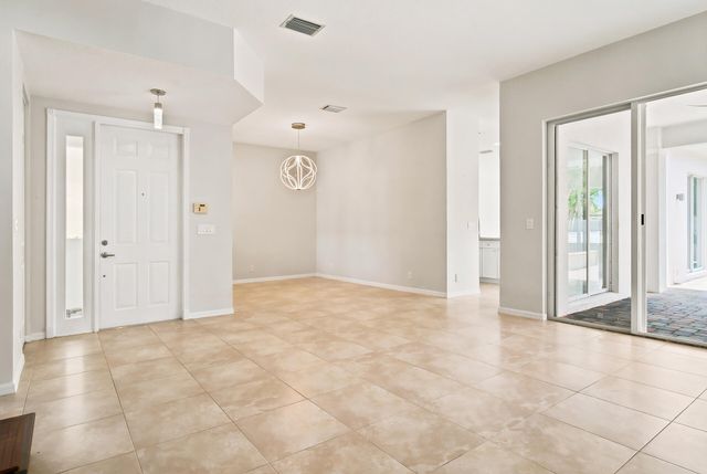 207 Isle Verde Way, Palm Beach Gardens, FL 33418