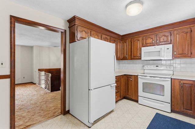 36 Alexander Ave, Dracut, MA 01826