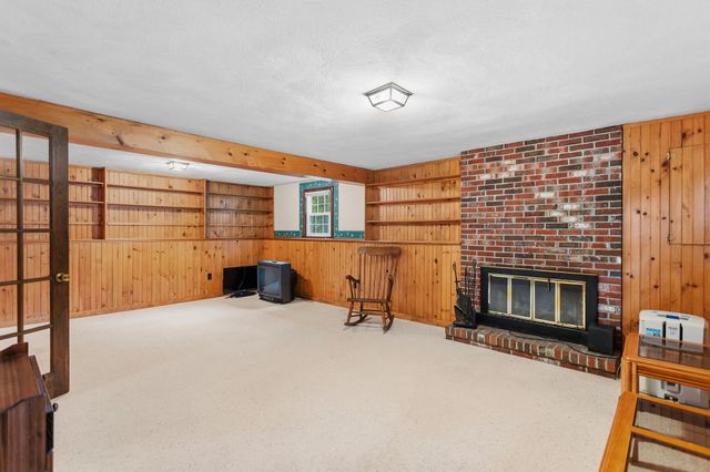 36 Alexander Ave, Dracut, MA 01826