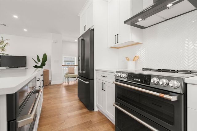 220 Sycamore Street 2, Watertown, MA 02472