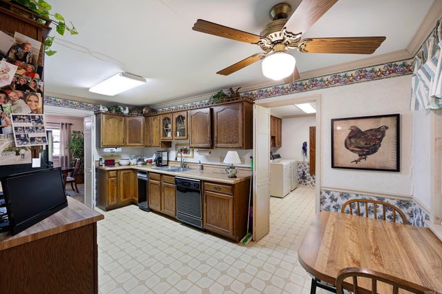 1414 Holloway Street, Morrilton, AR 72110