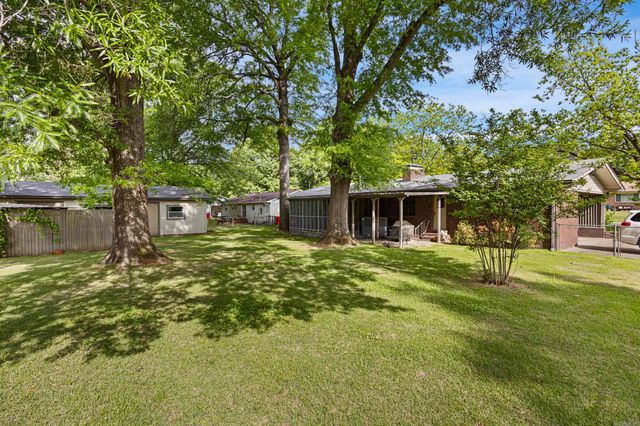 1414 Holloway Street, Morrilton, AR 72110