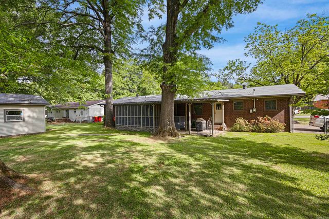 1414 Holloway Street, Morrilton, AR 72110
