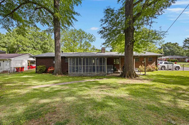 1414 Holloway Street, Morrilton, AR 72110