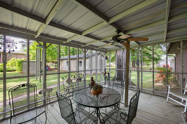 1414 Holloway Street, Morrilton, AR 72110