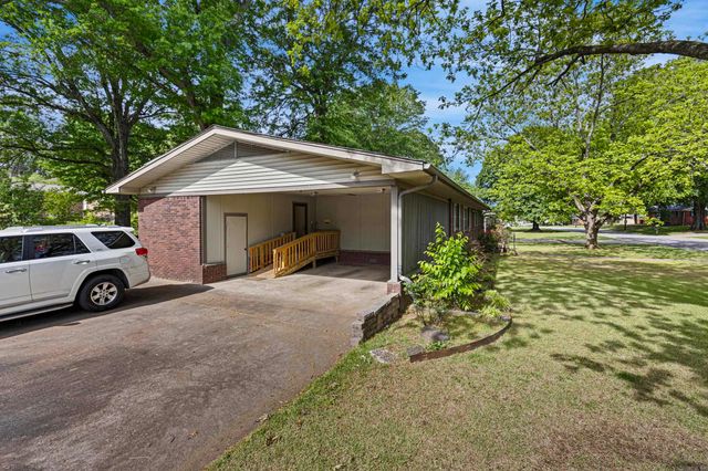 1414 Holloway Street, Morrilton, AR 72110