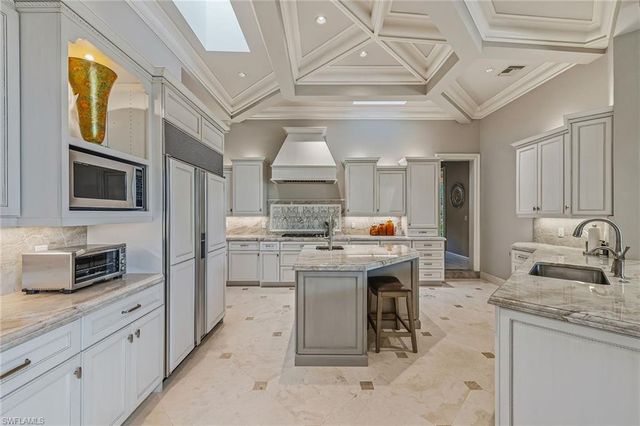 9960 Brassie BEND, Naples, FL 34108