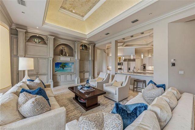 9960 Brassie BEND, Naples, FL 34108