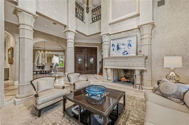 9960 Brassie BEND, Naples, FL 34108