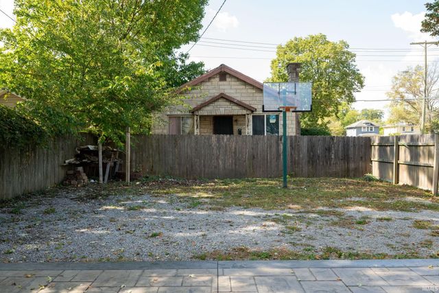 3002 Holton Avenue, Fort Wayne, IN 46806