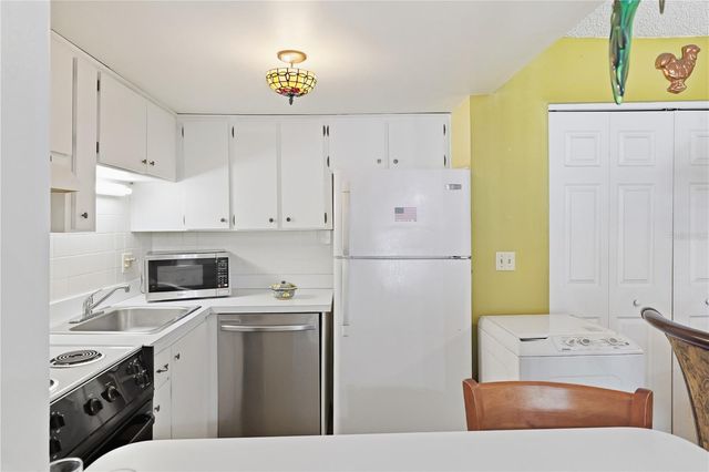 3853 S LAKE DRIVE 165, Tampa, FL 33614