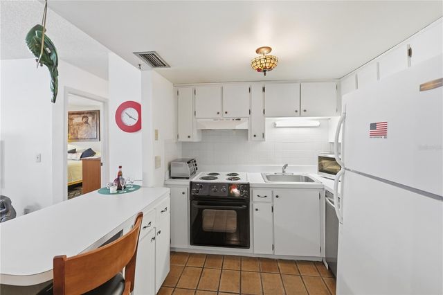 3853 S LAKE DRIVE 165, Tampa, FL 33614