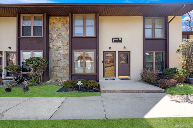 7 Maple Court 7, Selden, NY 11784