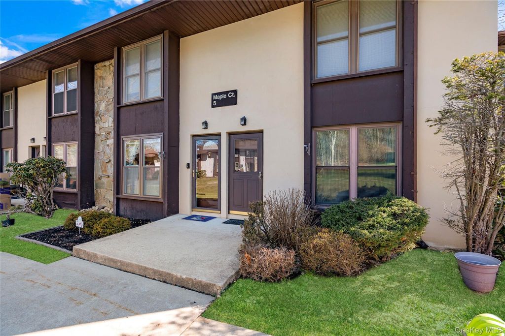 7 Maple Court 7, Selden, NY 11784