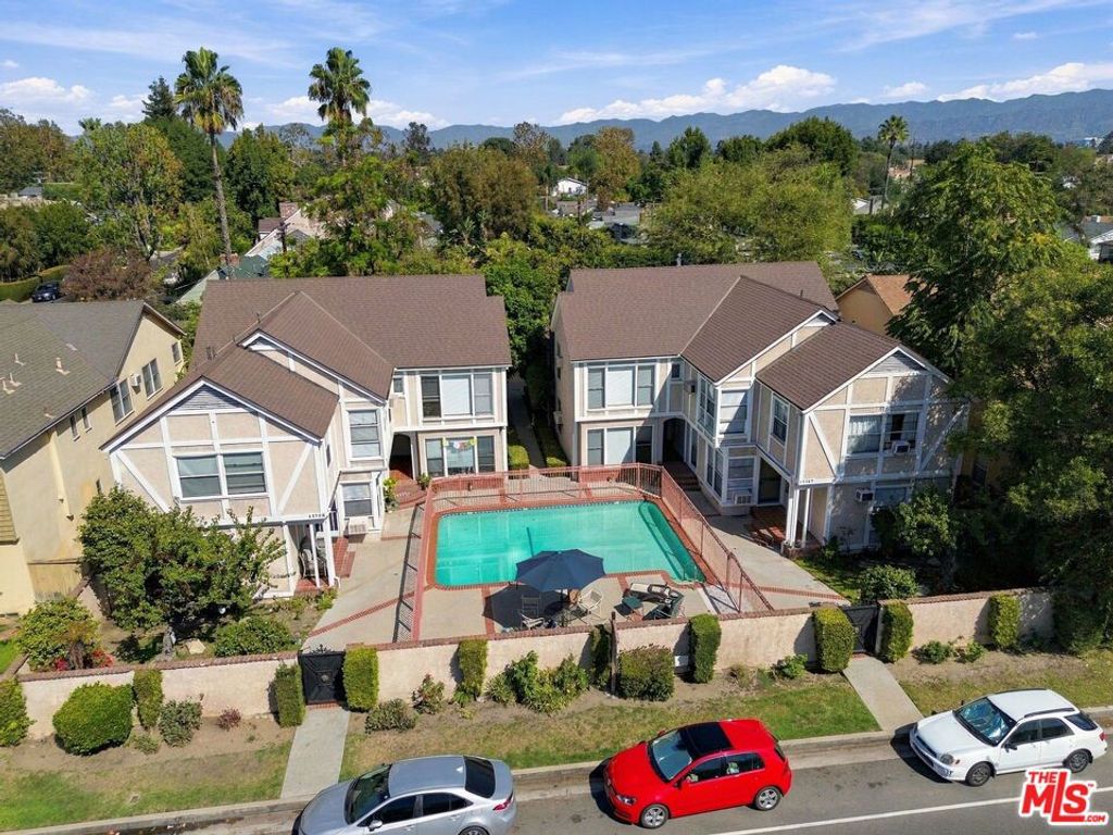 11747 Moorpark Street, Studio City, CA 91604 — exterior