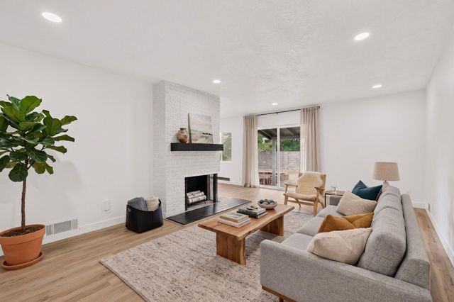 2817 Cardenas Drive NE, Albuquerque, NM 87110