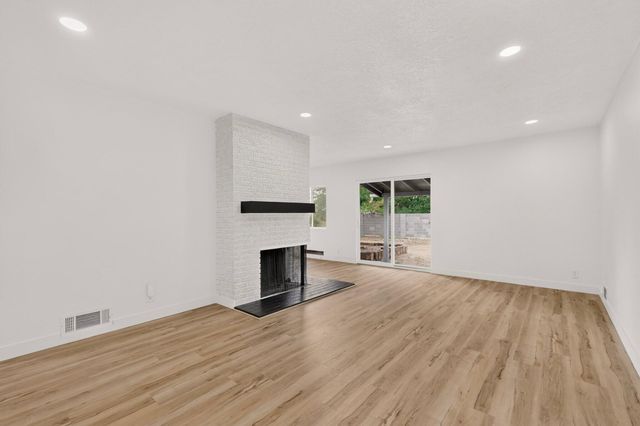 2817 Cardenas Drive NE, Albuquerque, NM 87110