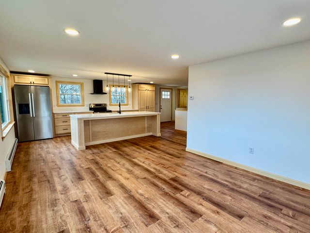 122 Raymond Avenue, Newport City, VT 05855