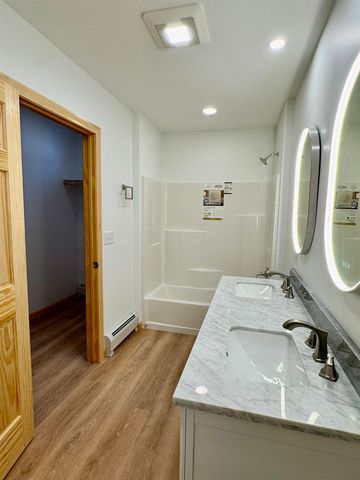 122 Raymond Avenue, Newport City, VT 05855