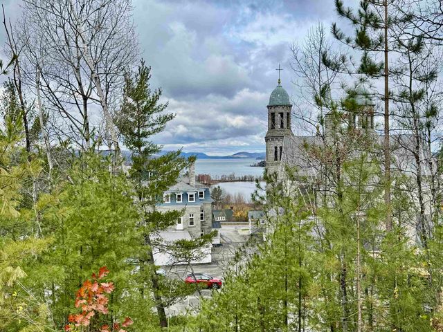 122 Raymond Avenue, Newport City, VT 05855