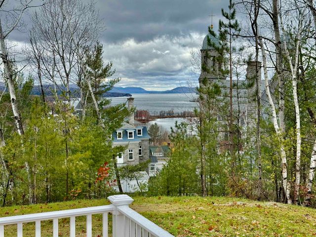 122 Raymond Avenue, Newport City, VT 05855