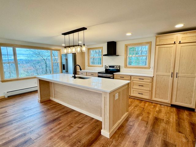 122 Raymond Avenue, Newport City, VT 05855