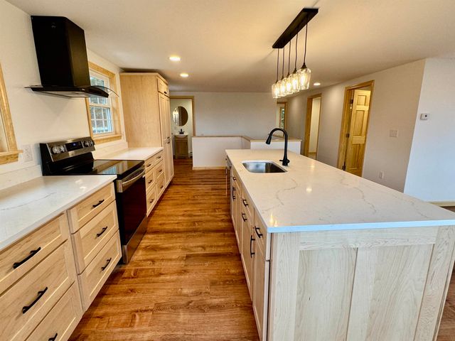 122 Raymond Avenue, Newport City, VT 05855