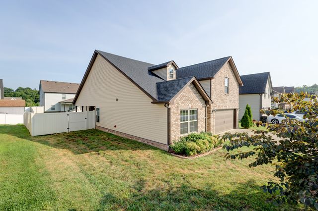 1008 Meadowview Ln, Clarksville, TN 37040