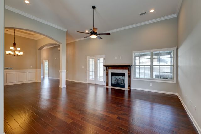 1008 Meadowview Ln, Clarksville, TN 37040