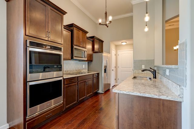 1008 Meadowview Ln, Clarksville, TN 37040