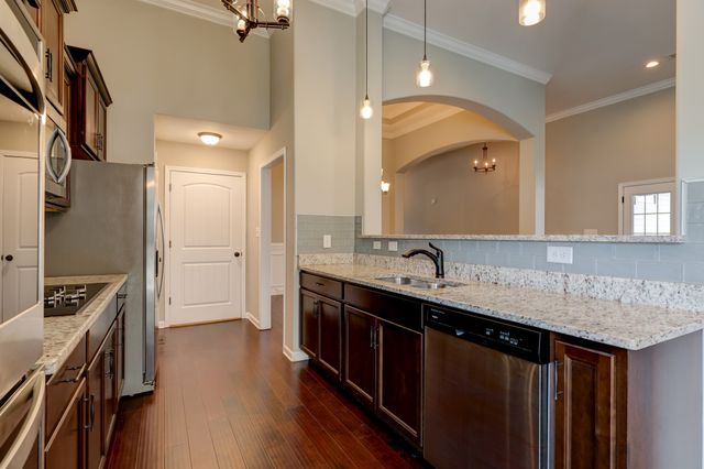 1008 Meadowview Ln, Clarksville, TN 37040