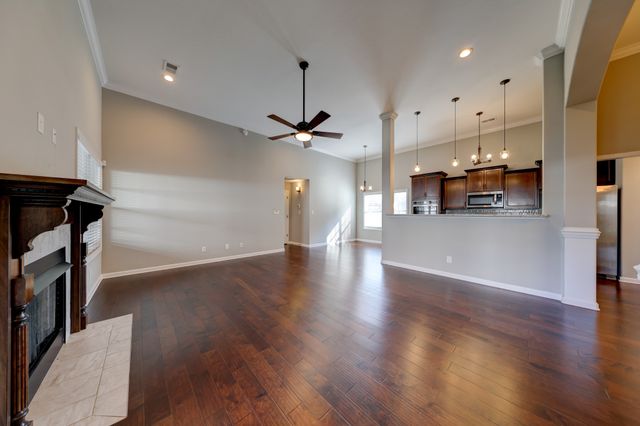 1008 Meadowview Ln, Clarksville, TN 37040