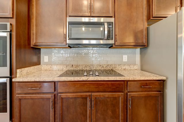 1008 Meadowview Ln, Clarksville, TN 37040